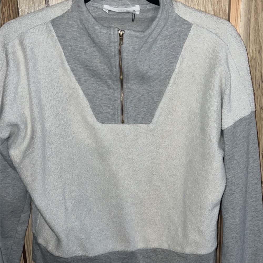 Self contrast women’s XS zip sweater, great shape